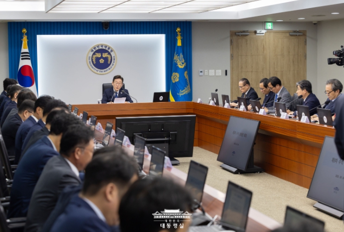 이 대통령 '변화된 게임의 법칙…산업정책 A부터 Z까지 완전 재점검' 기사 이미지