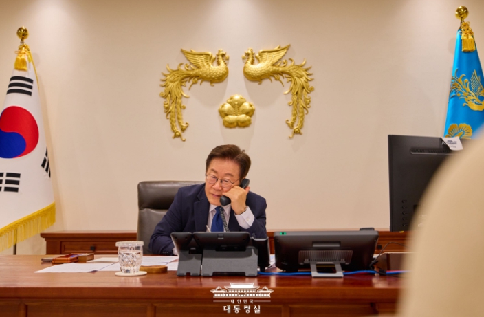이재명 대통령, 후렐수흐 몽골 대통령과 첫 통화 기사 이미지