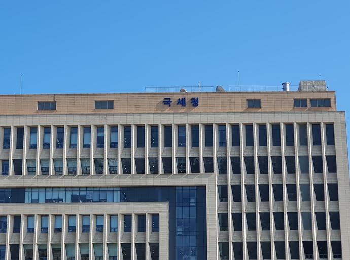 국세청, 내년 현금영수증 의무발행업종에 기념품 판매점과 낚시장 등 추가 기사 이미지