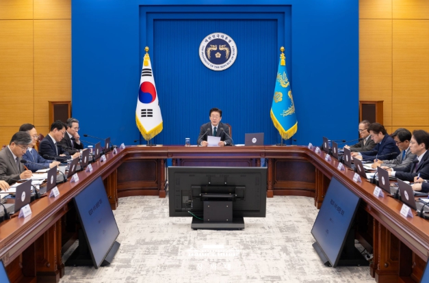 이재명  대통령 '지금은 물가 안정이 최우선…모든 수단 총동원' 기사 이미지